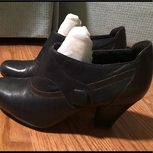 Clarks Bendables Leather Black Booties 9.5W - Picture 2 of 6